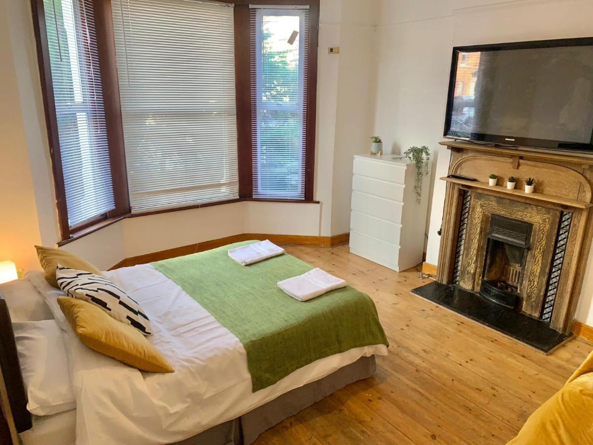 Balham, South Spacious 1, 6 Available Homestay