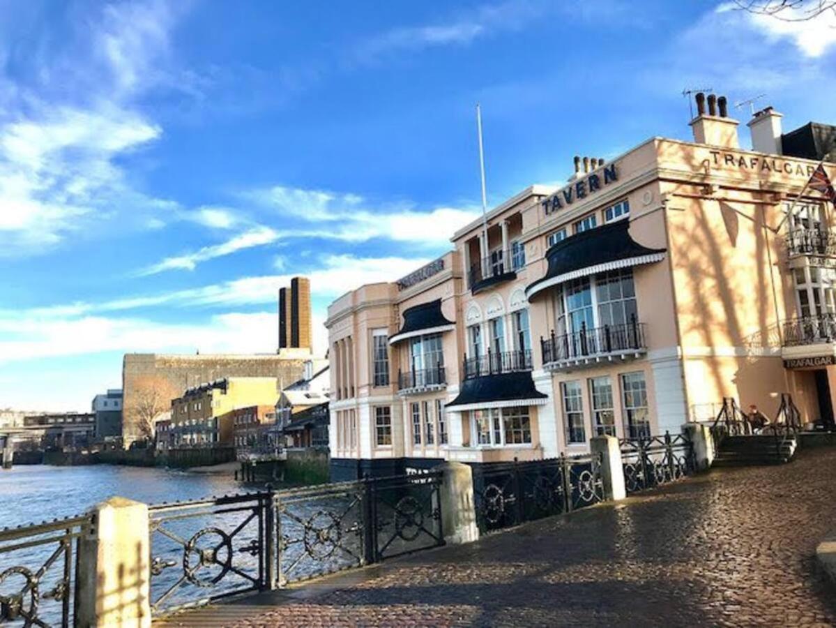 Apartment Elegant Parkside Flat: Blackheath Common Period Building London