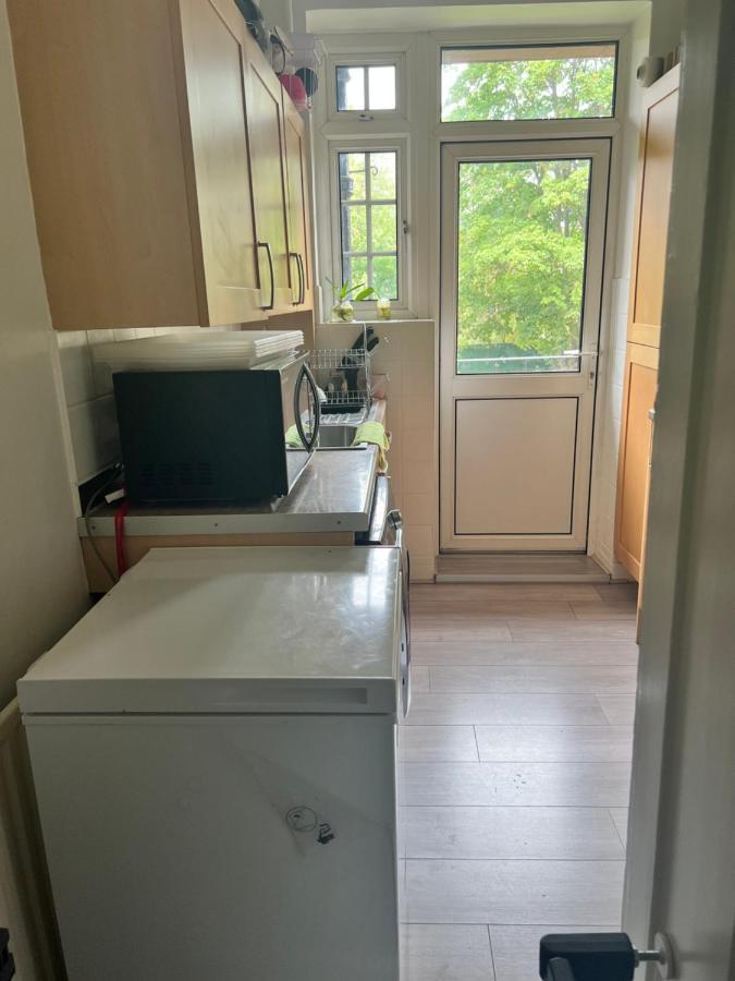 Lovely Forest Hill Flat