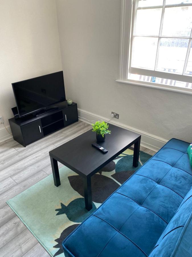 Spacious 2 Bedroom Flat In Paddington