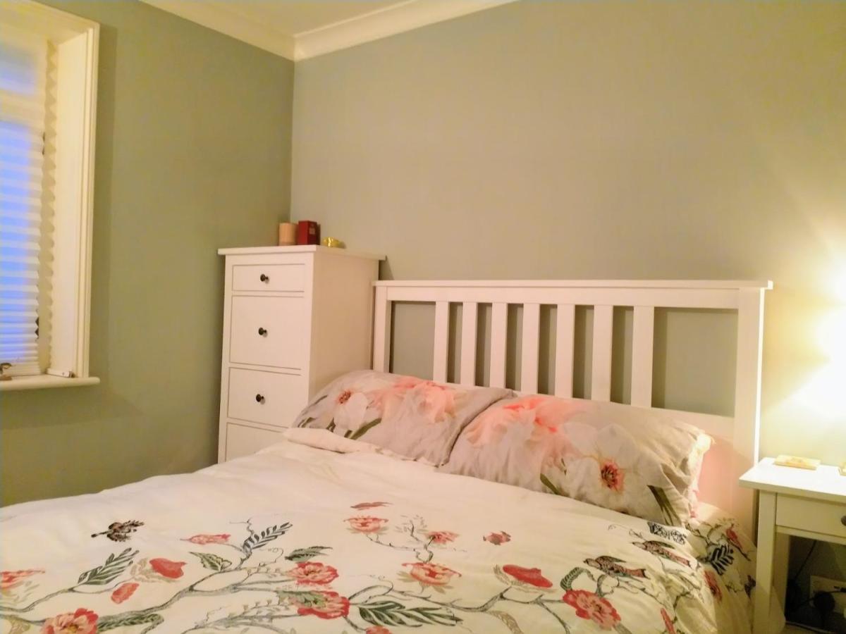 Apartment Elegant Parkside Flat: Blackheath Common Period Building London