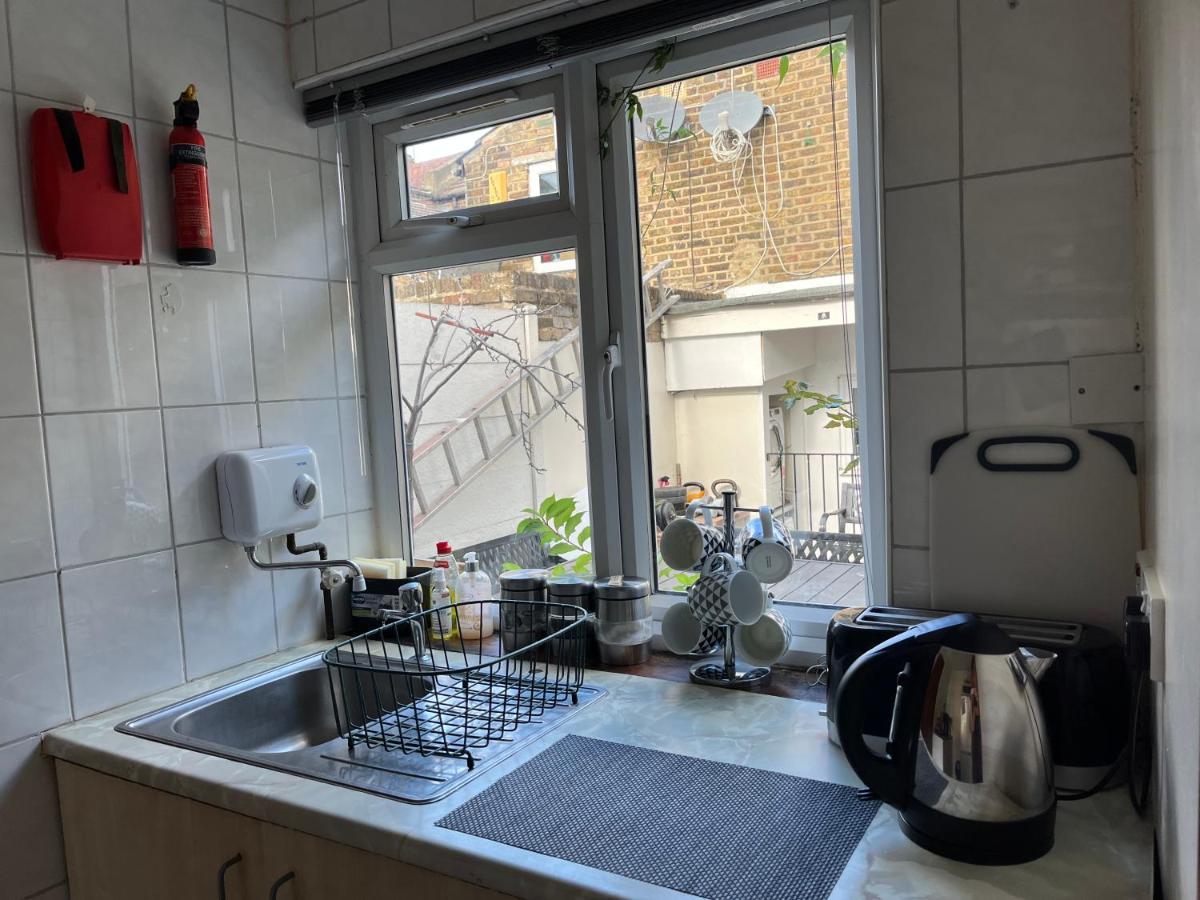 Bubblesbnb- Lovely 1 Bedroom Studio Flat Apartment *
