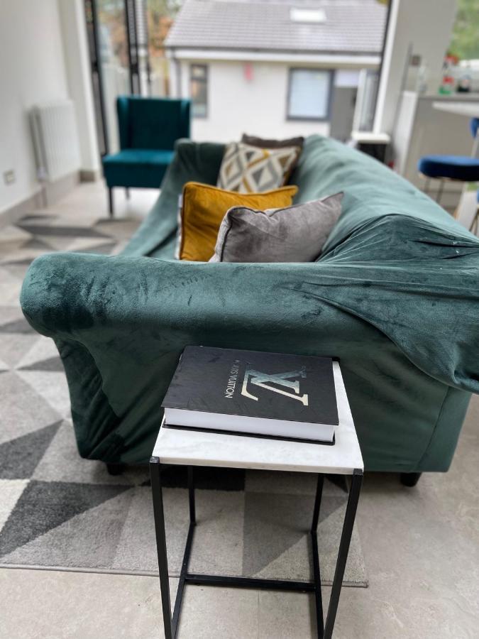 Сasa de vacaciones 3 Cosy Homes Walking Distance To Mall With Parking Available To Book Separately 3 Bed House Or 1 Bed Or