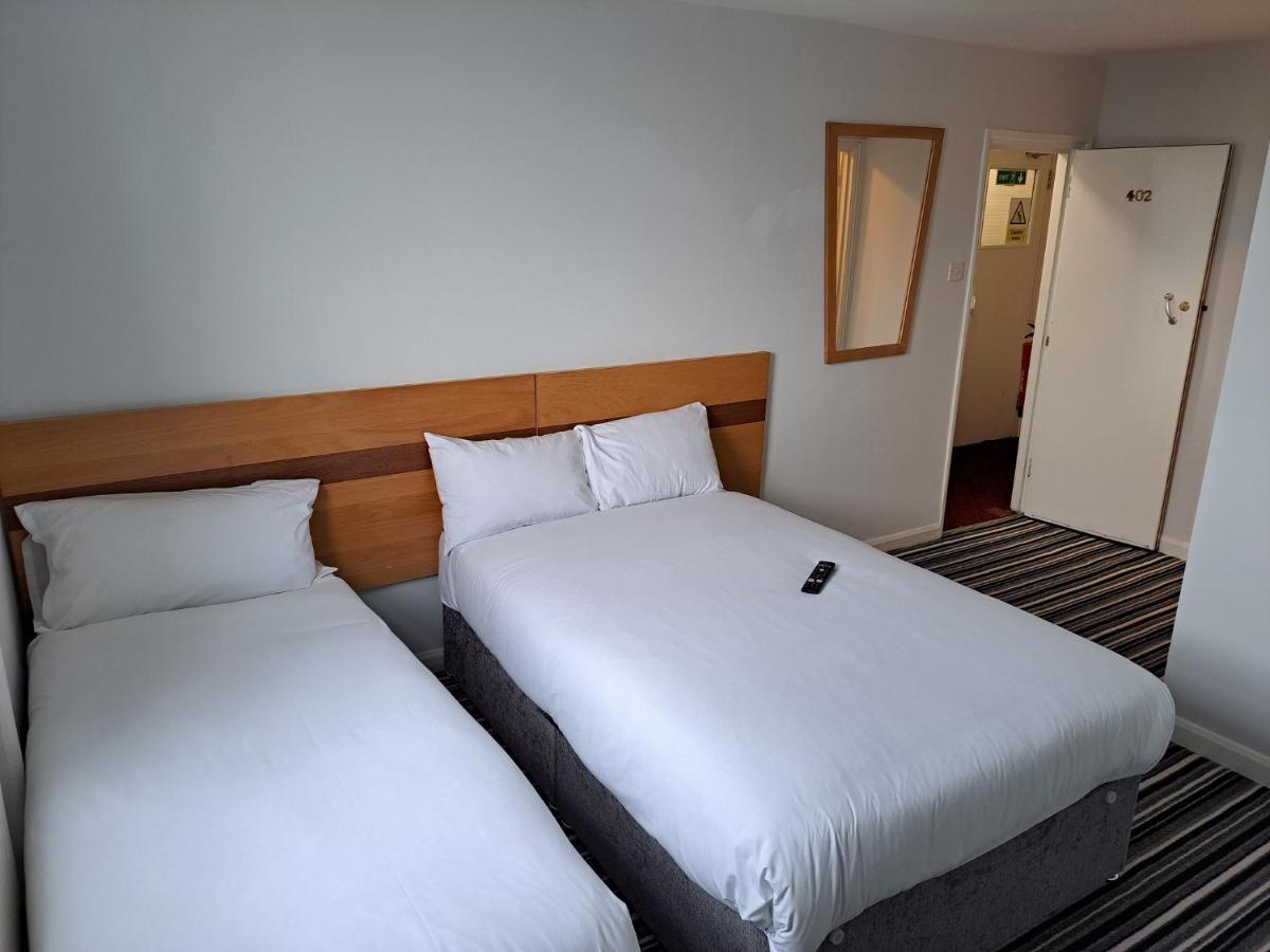 Palace Court Hotel London