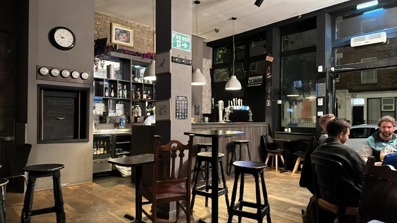 Bell House Hostel *