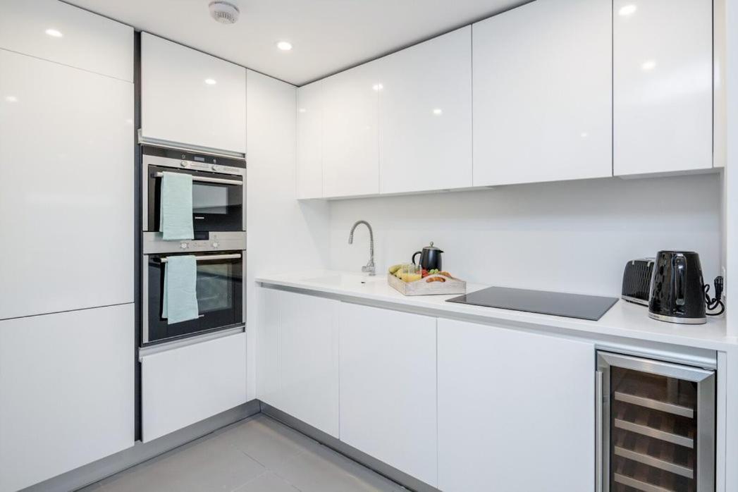 - 4-impressive Apt-city/theatre/events- London