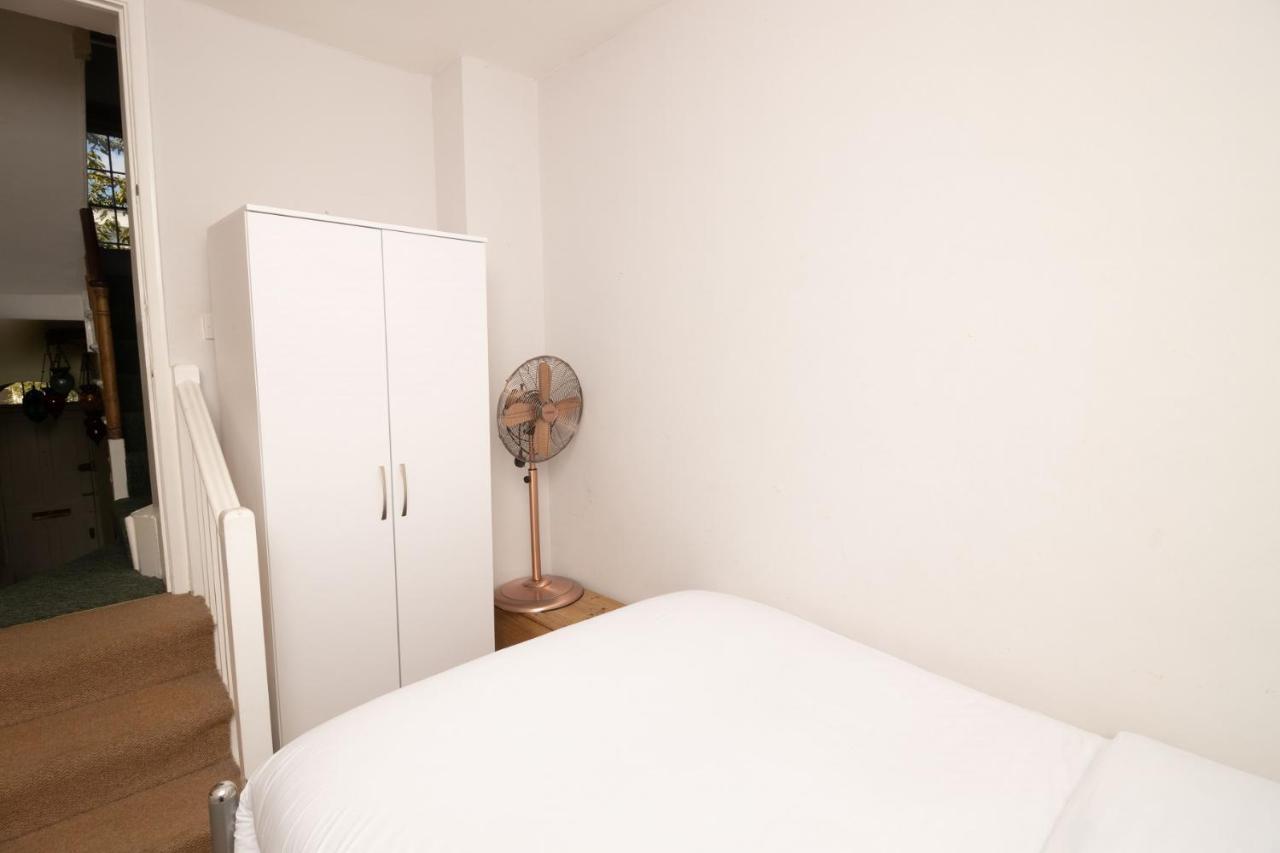Apartment The Angel Place Hideaway - Fair 4bdr House With Terrace London