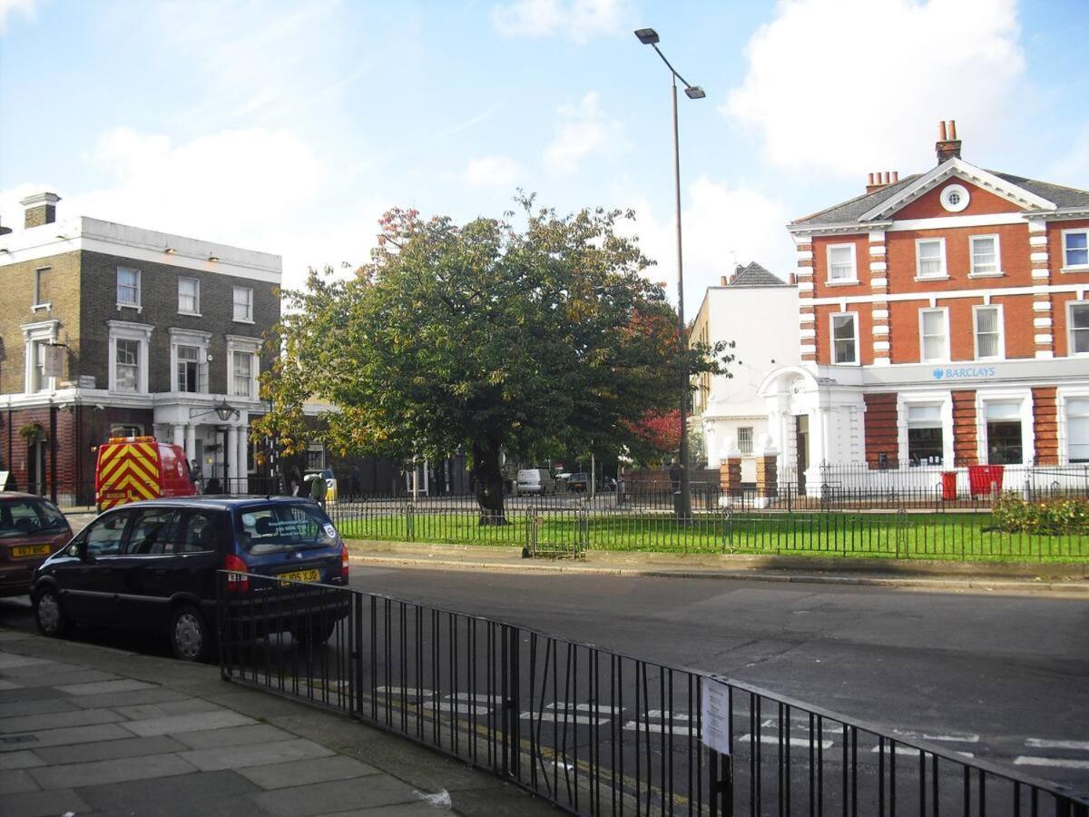 Elegant Parkside Flat: Blackheath Common Period Building * London