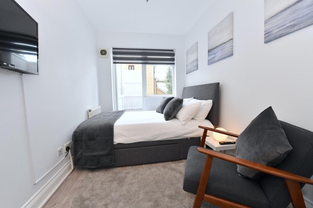 Very Close To Line Underground Shepherds Bush And Westfield Newly Refurbished *