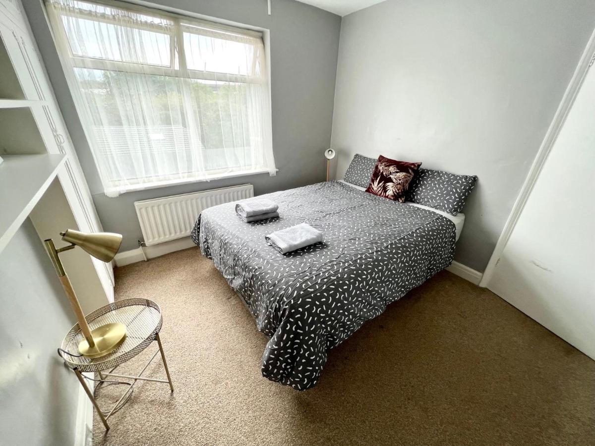 3 Cosy Homes Walking Distance To Mall With Parking Available To Book Separately 3 Bed House Or 1 Bed Or * Londres