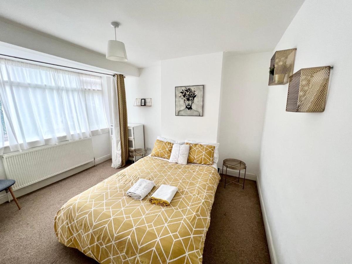 Сasa de vacaciones 3 Cosy Homes Walking Distance To Mall With Parking Available To Book Separately 3 Bed House Or 1 Bed Or