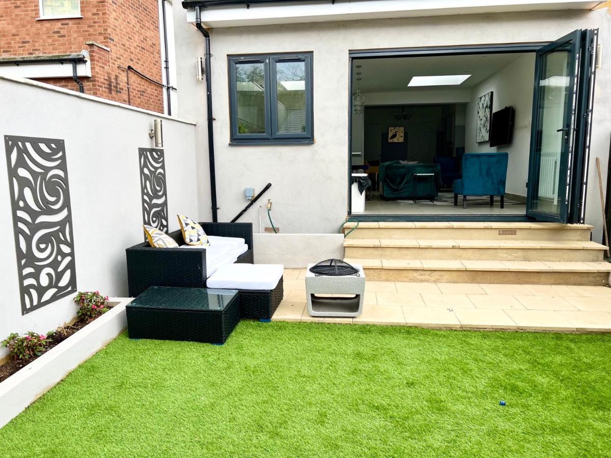 3 Cosy Homes Walking Distance To Mall With Parking Available To Book Separately 3 Bed House Or 1 Bed Or Сasa de vacaciones