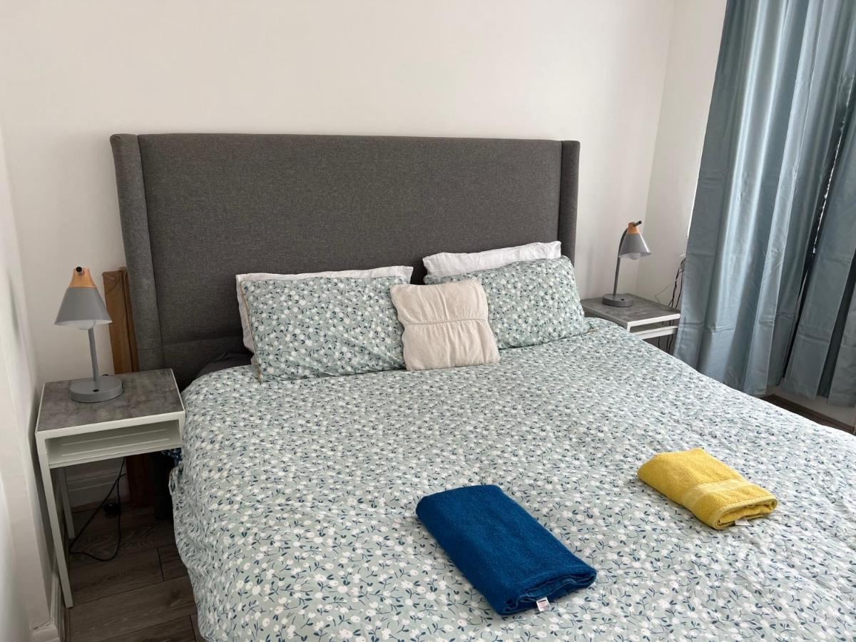 Сasa de vacaciones 3 Cosy Homes Walking Distance To Mall With Parking Available To Book Separately 3 Bed House Or 1 Bed Or Londres