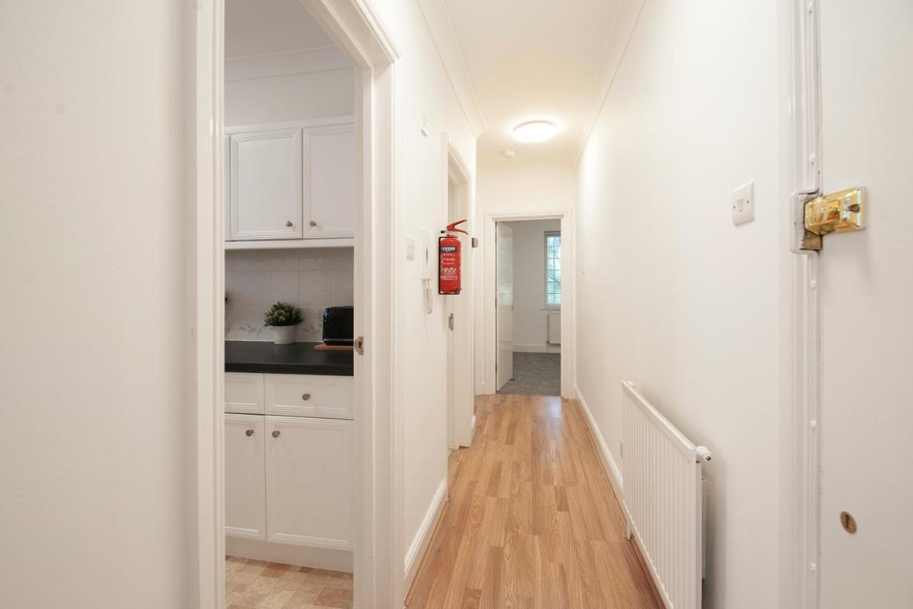 Leilighet Excellent, Three Bedroom North With Free Parking London