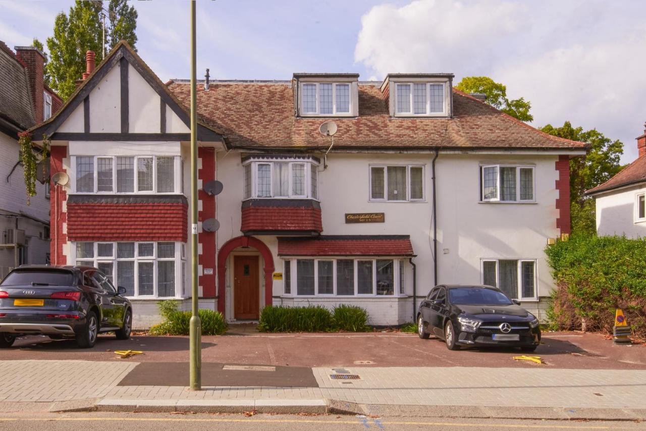 Excellent, Three Bedroom North With Free Parking Leilighet