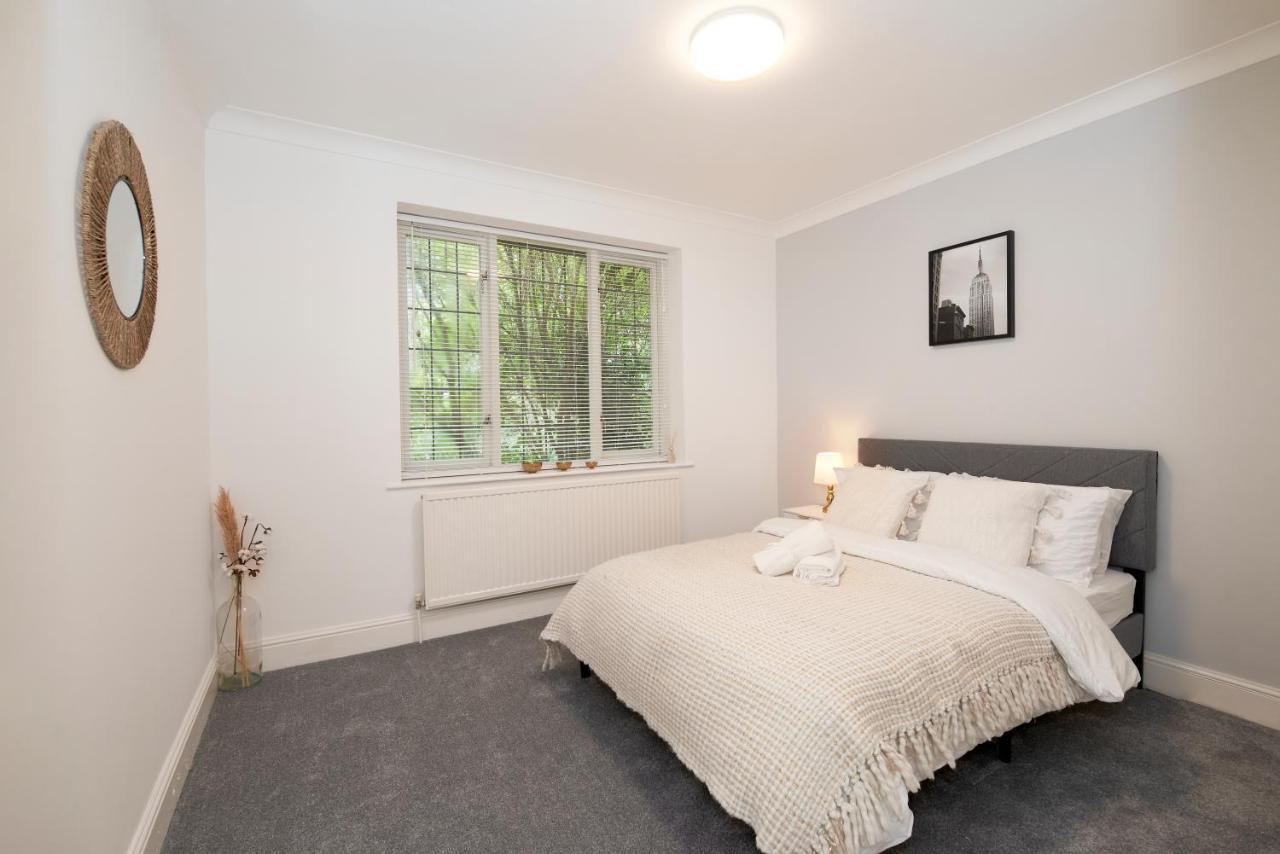 Excellent, Three Bedroom North With Free Parking Leilighet *