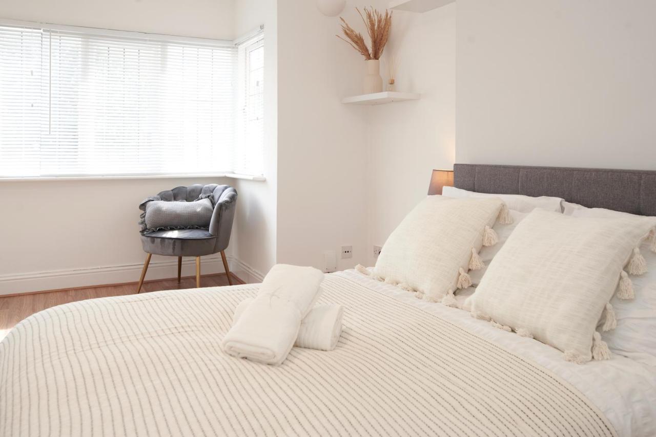 Leilighet Excellent, Three Bedroom North With Free Parking