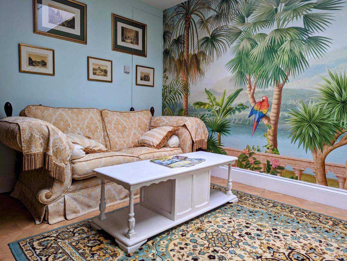 Spacious Refurbished Flat With A Garden Near Tube, Train, Thames And The Center Londen