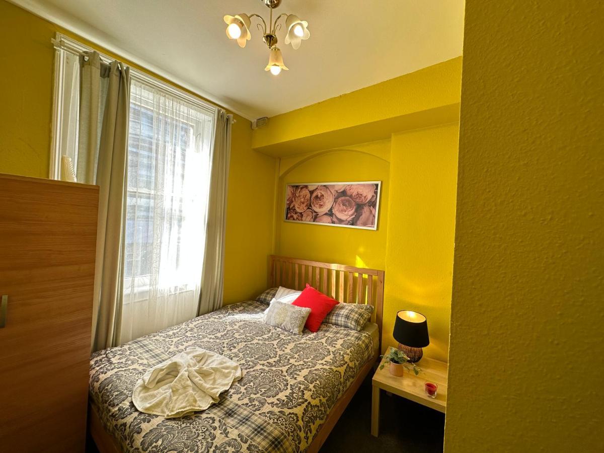 Inviting 2-bed Budget In *