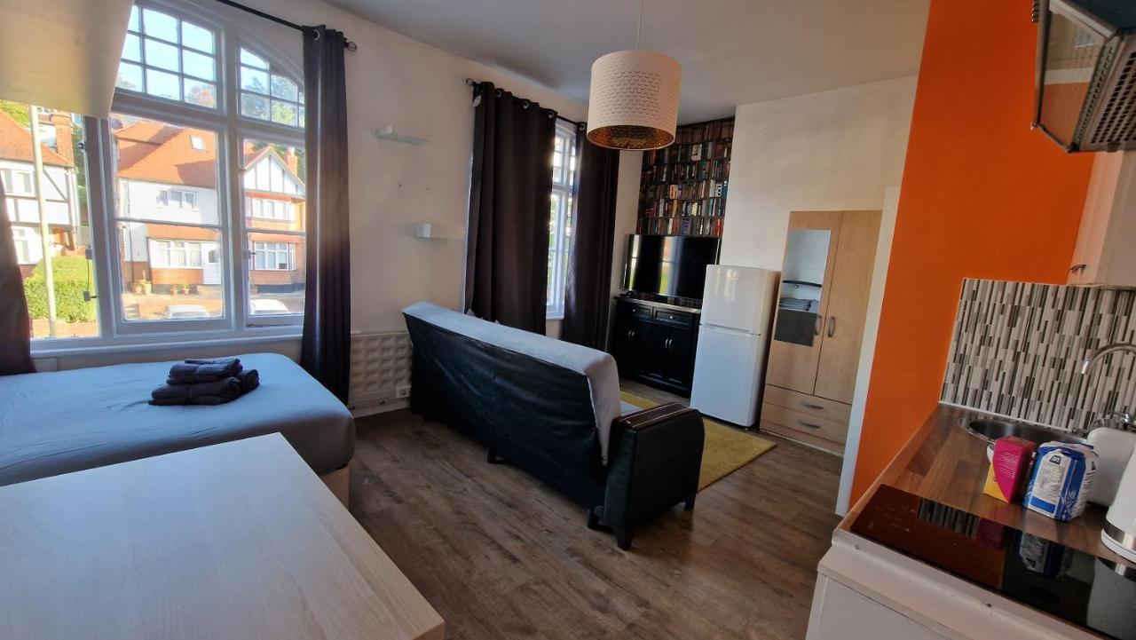 Private Self-contained Studio Close To Hampstead, Golders Green & Camden Town