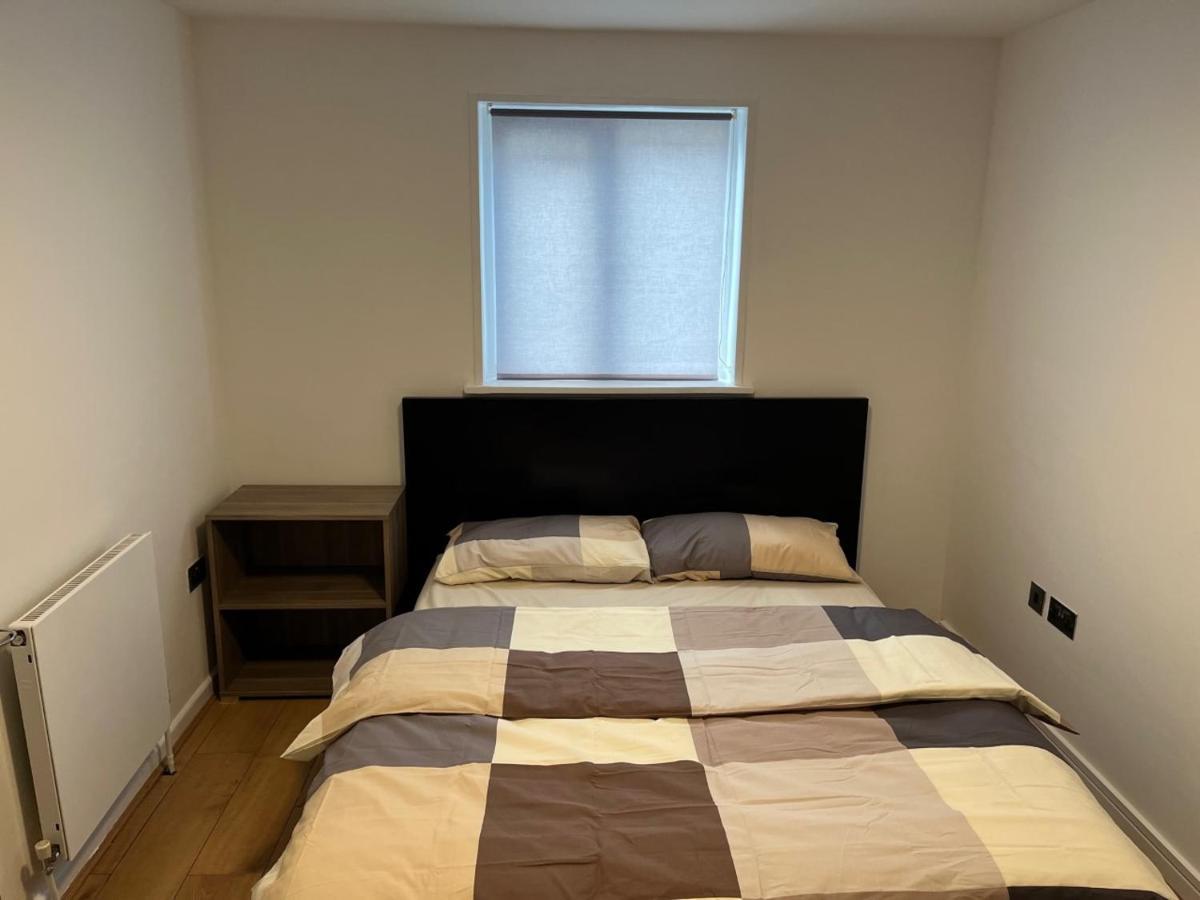 Three Bedroom House In Tooting By Star * London