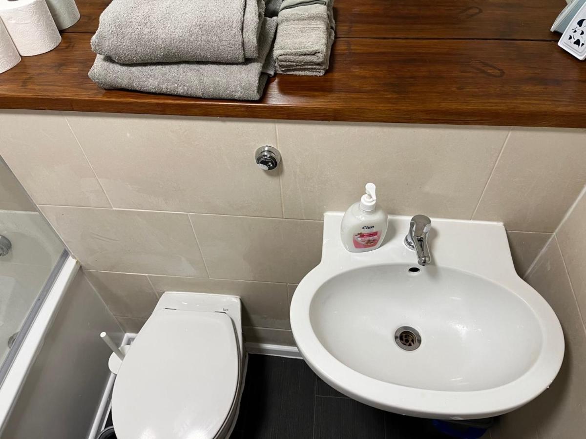 Three Bedroom House In Tooting By Star Holiday home *