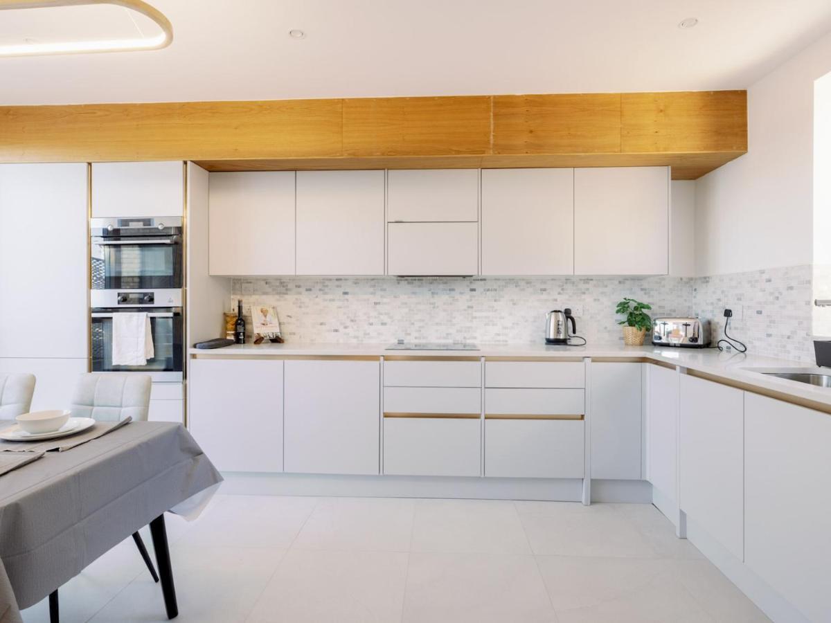Pass The Keys - Spacious Modern Flat With Garden, In South West Ferienhaus