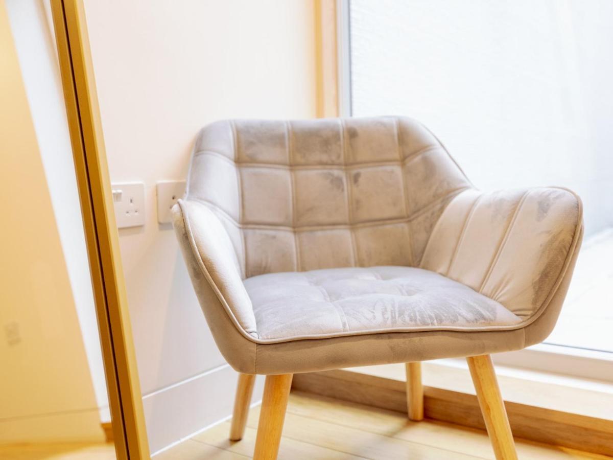 Ferienhaus Pass The Keys - Spacious Modern Flat With Garden, In South West London
