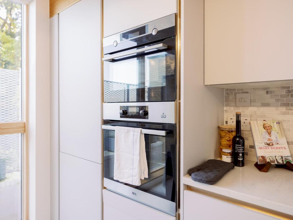 Ferienhaus Pass The Keys - Spacious Modern Flat With Garden, In South West