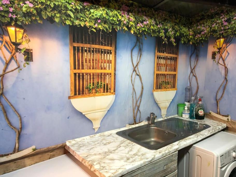 Cheerful 4 Bedroom House With Garden Free Parking Ferienhaus