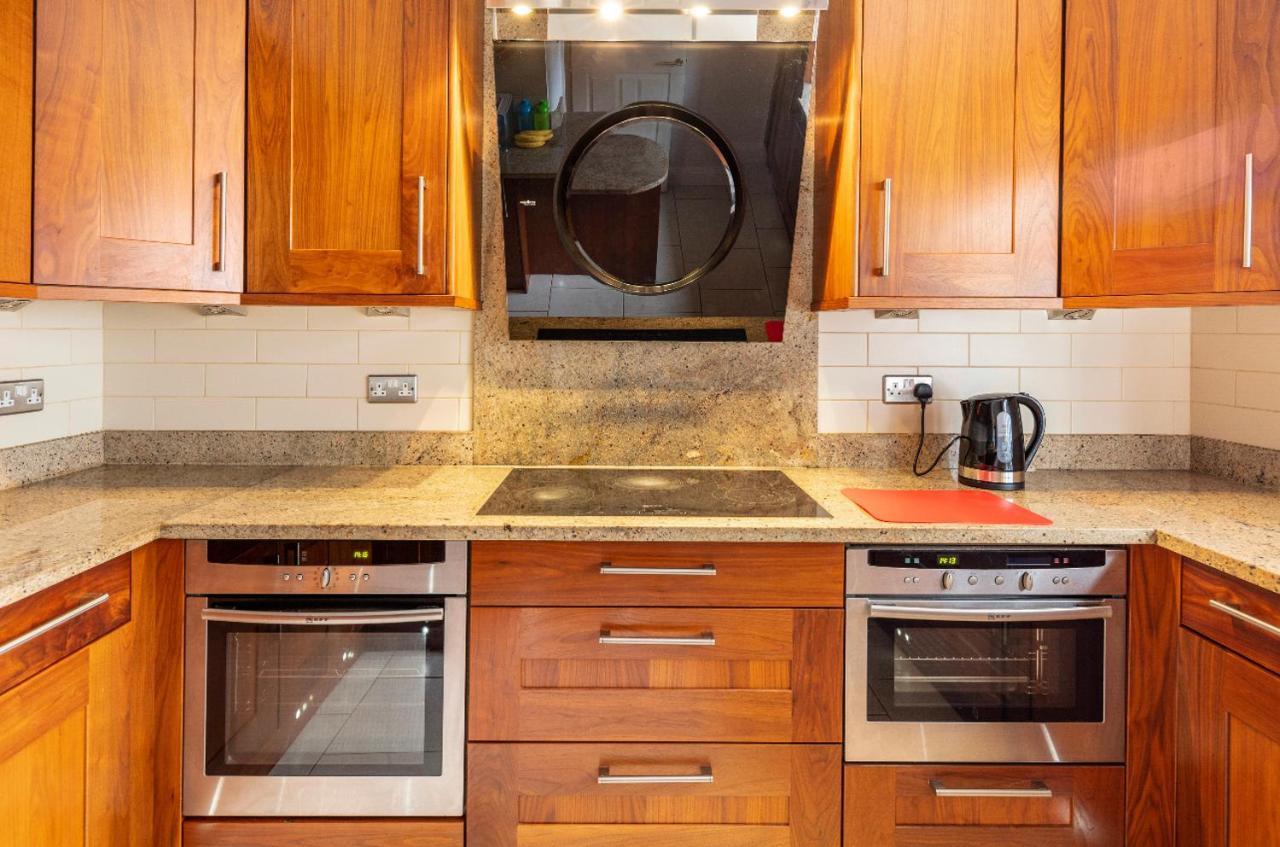 Guest house Luxury Specious En-suite In *
