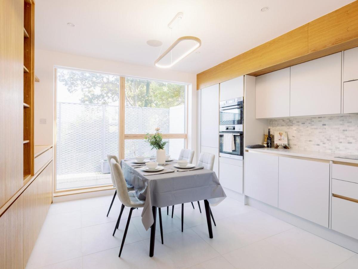 Ferienhaus Pass The Keys - Spacious Modern Flat With Garden, In South West *