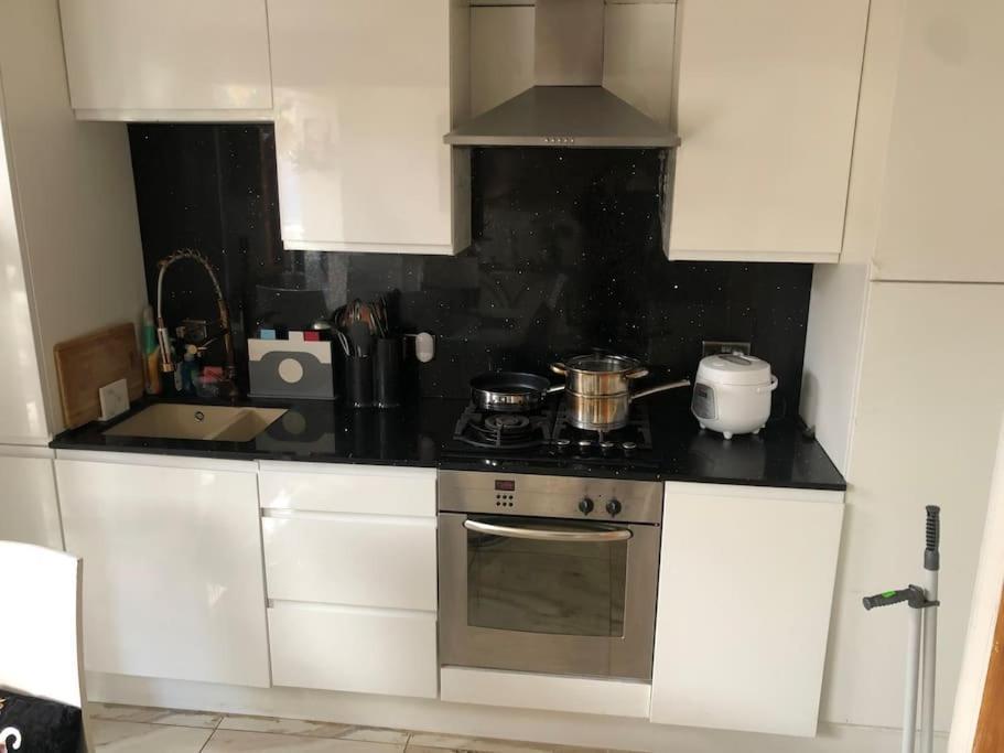 Cheerful 4 Bedroom House With Garden Free Parking Ferienhaus London