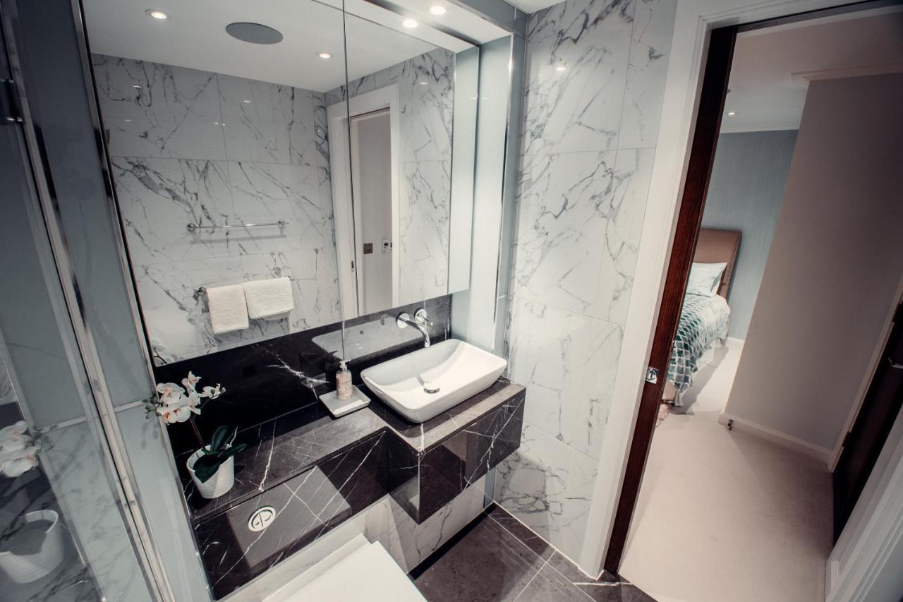Lovely 4/bdr Penthouse W/ Lovely Views Apartment London