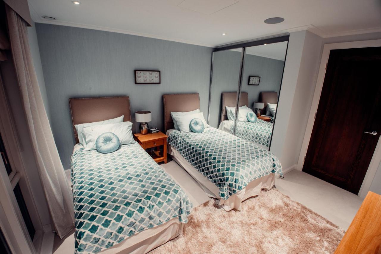 Lovely 4/bdr Penthouse W/ Lovely Views Apartment London
