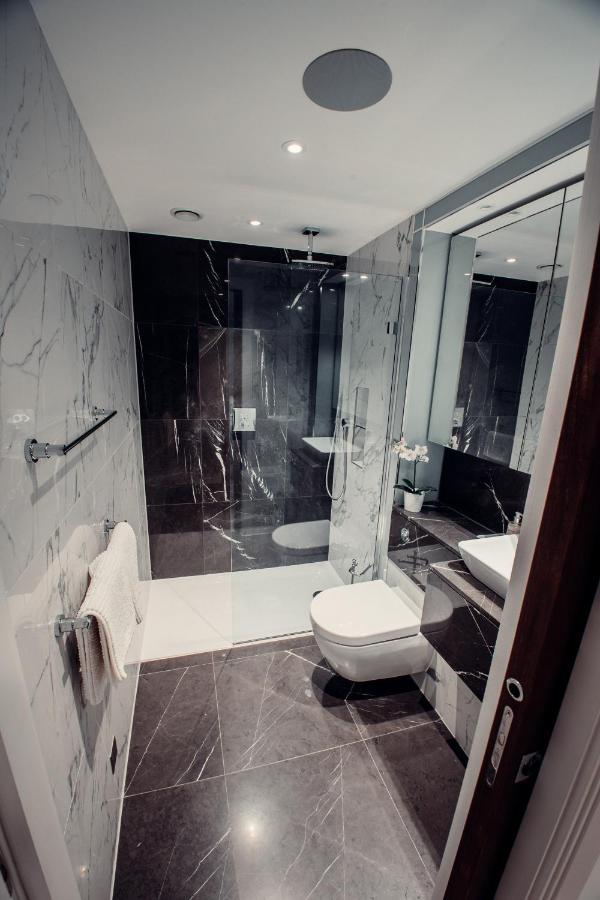 Lovely 4/bdr Penthouse W/ Lovely Views London