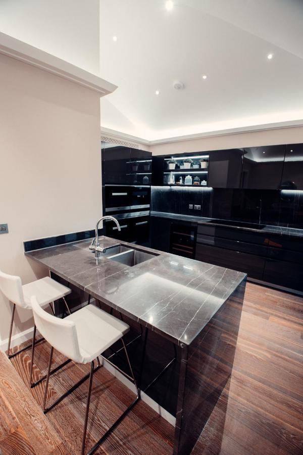 Lovely 4/bdr Penthouse W/ Lovely Views *