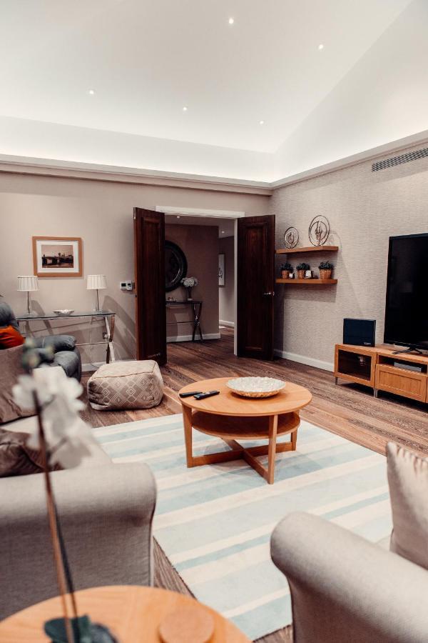 Apartment Lovely 4/bdr Penthouse W/ Lovely Views *