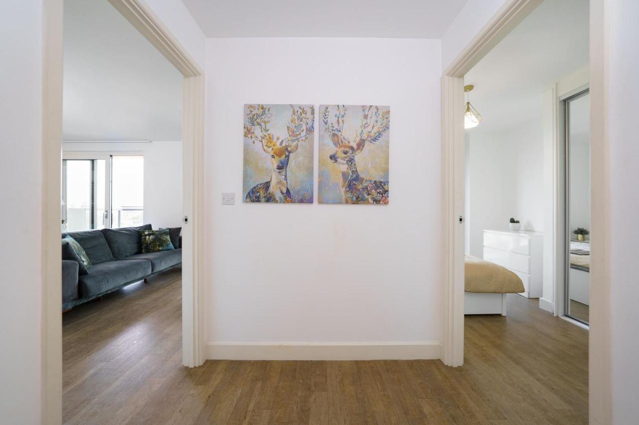 Apartment Stylish Fully-equipped One Bedroom With Extra Sofa Bed, Free Secure Parking, Onsite Gym, 24hr Security & Concierge *