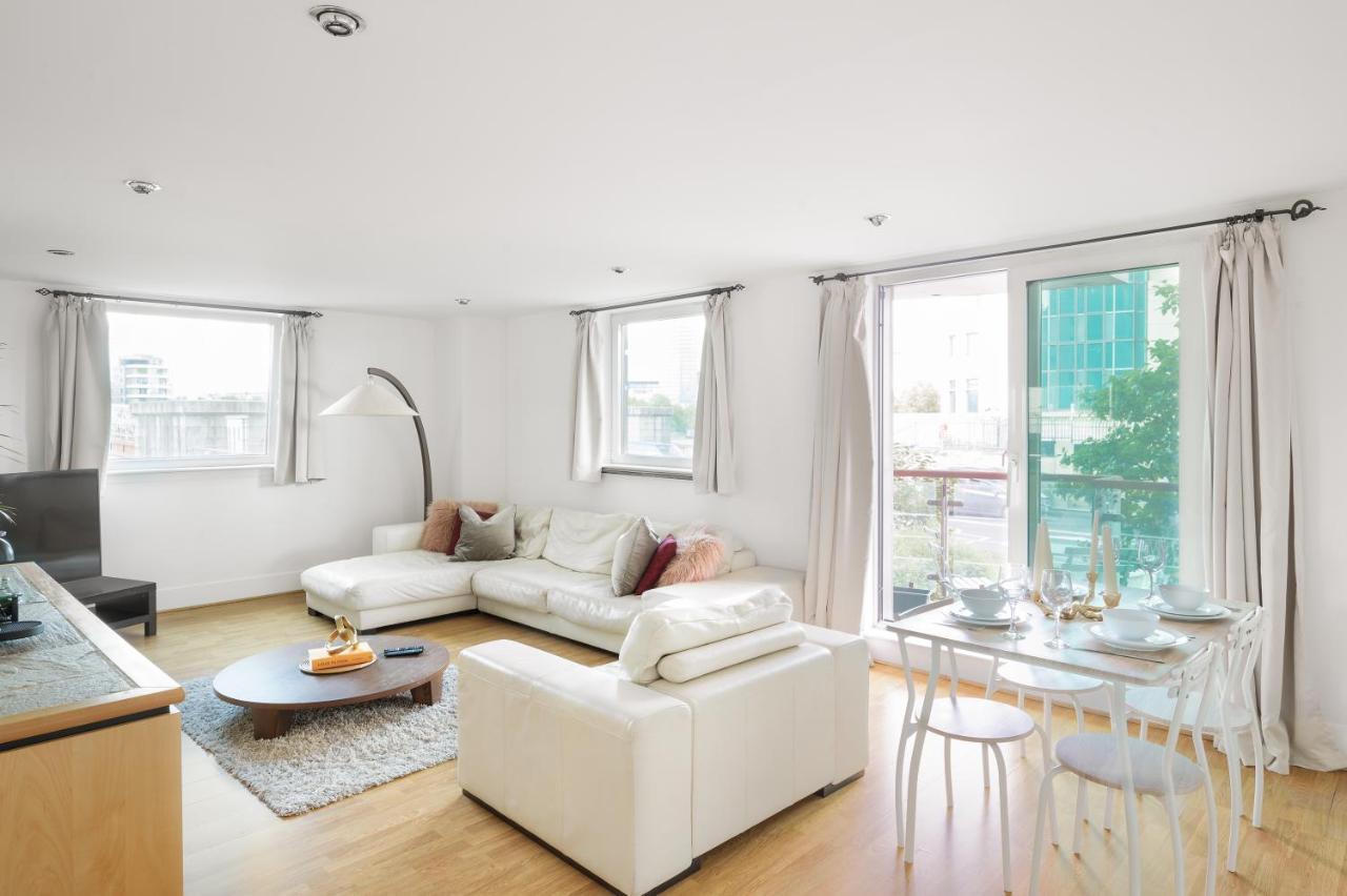 Apartment Riverside Balcony Apartments, 10 Minutes From Oxford Circus London
