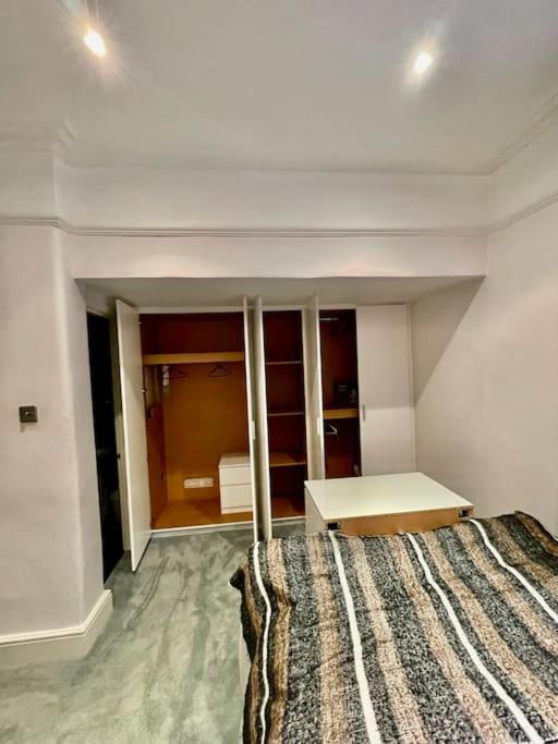 Spacious Flat With Huge Patio In Central Apartment