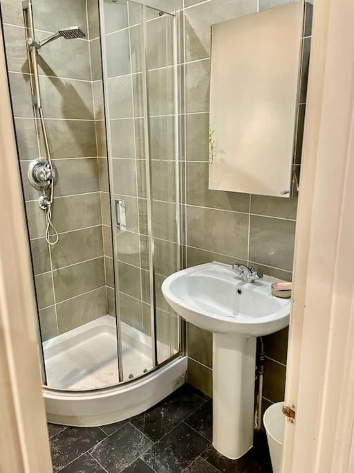 Spacious Flat With Huge Patio In Central Apartment *
