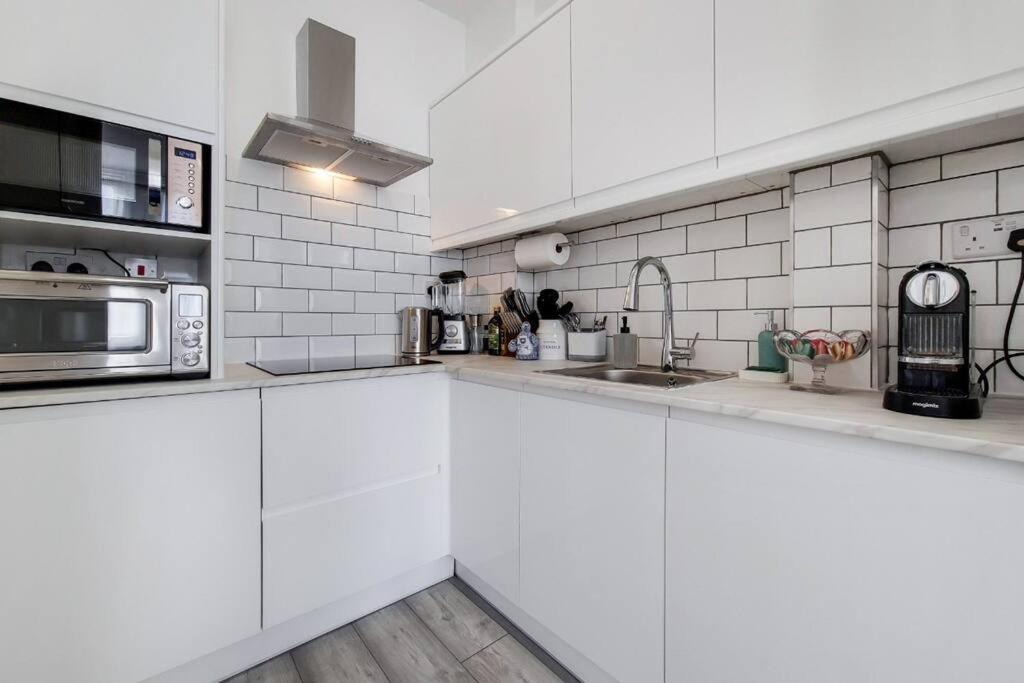 Immaculately Presented 1 Bed * London