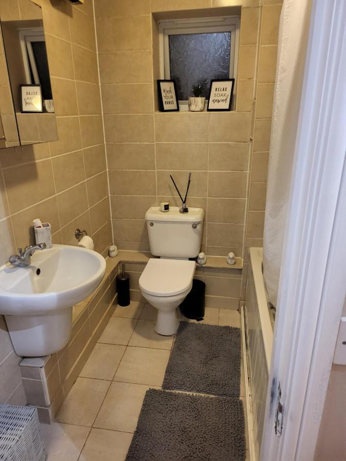 Lovely 2-bedroom With Free Wifi * London