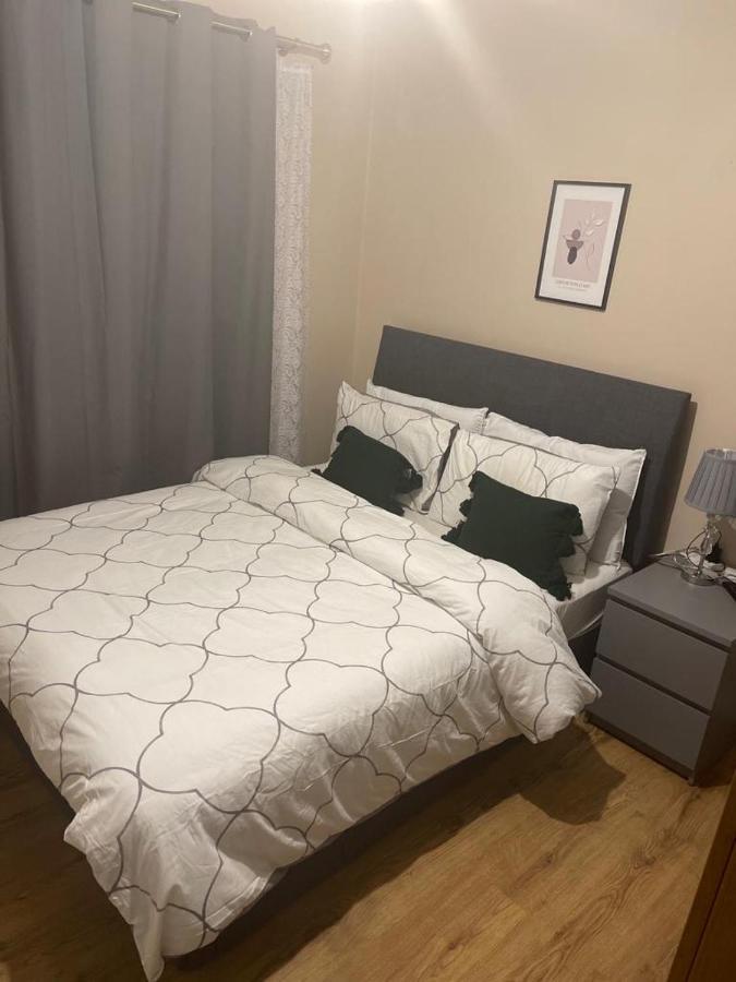 Lovely 2-bedroom With Free Wifi * London