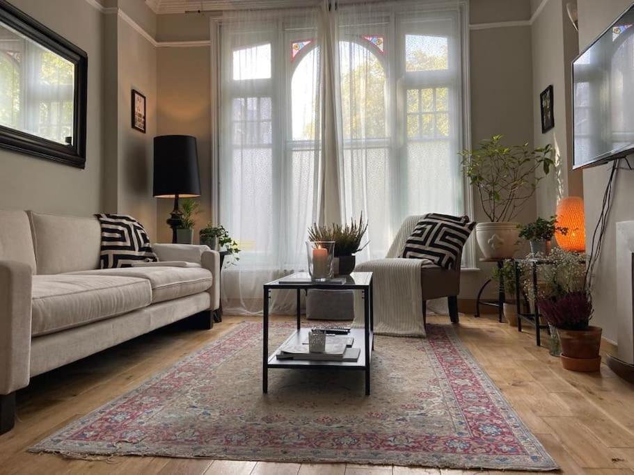 Ivy House-period Garden Flat Chelsea/fulham * London