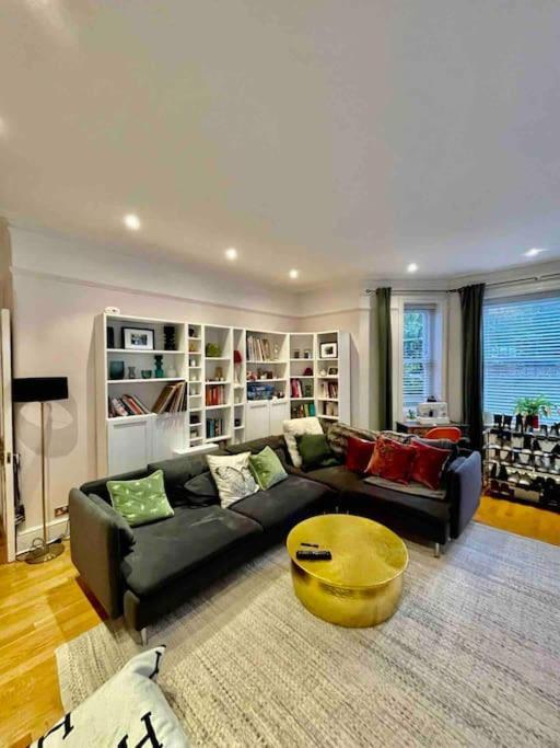 Apartment Spacious Flat With Huge Patio In Central London
