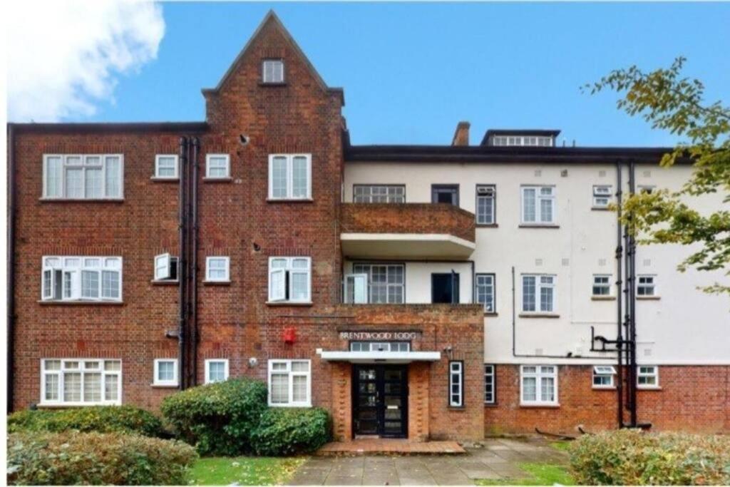 9 Brentwood Apartment