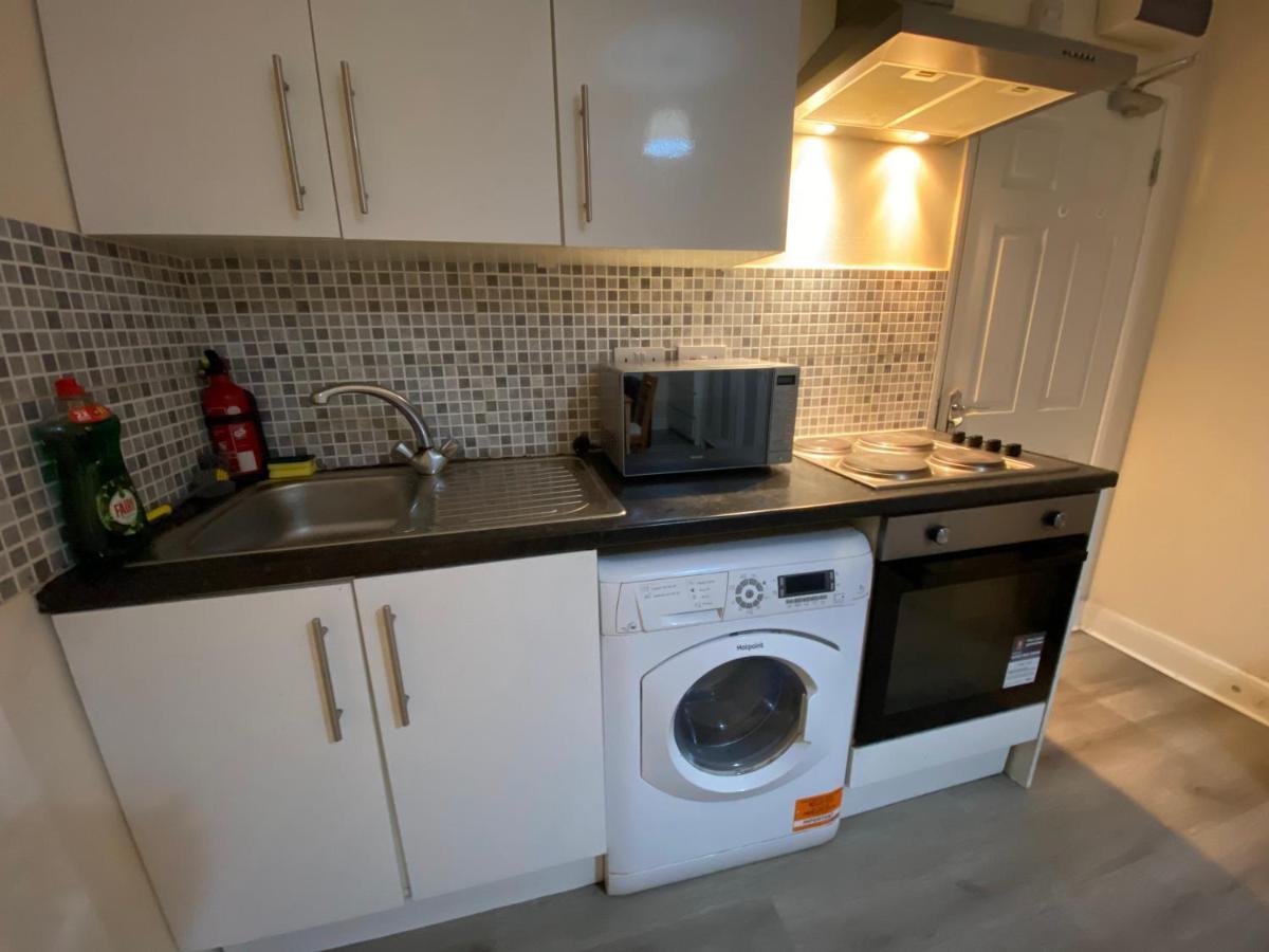Lovely 1-bedroom Flat In Apartment *