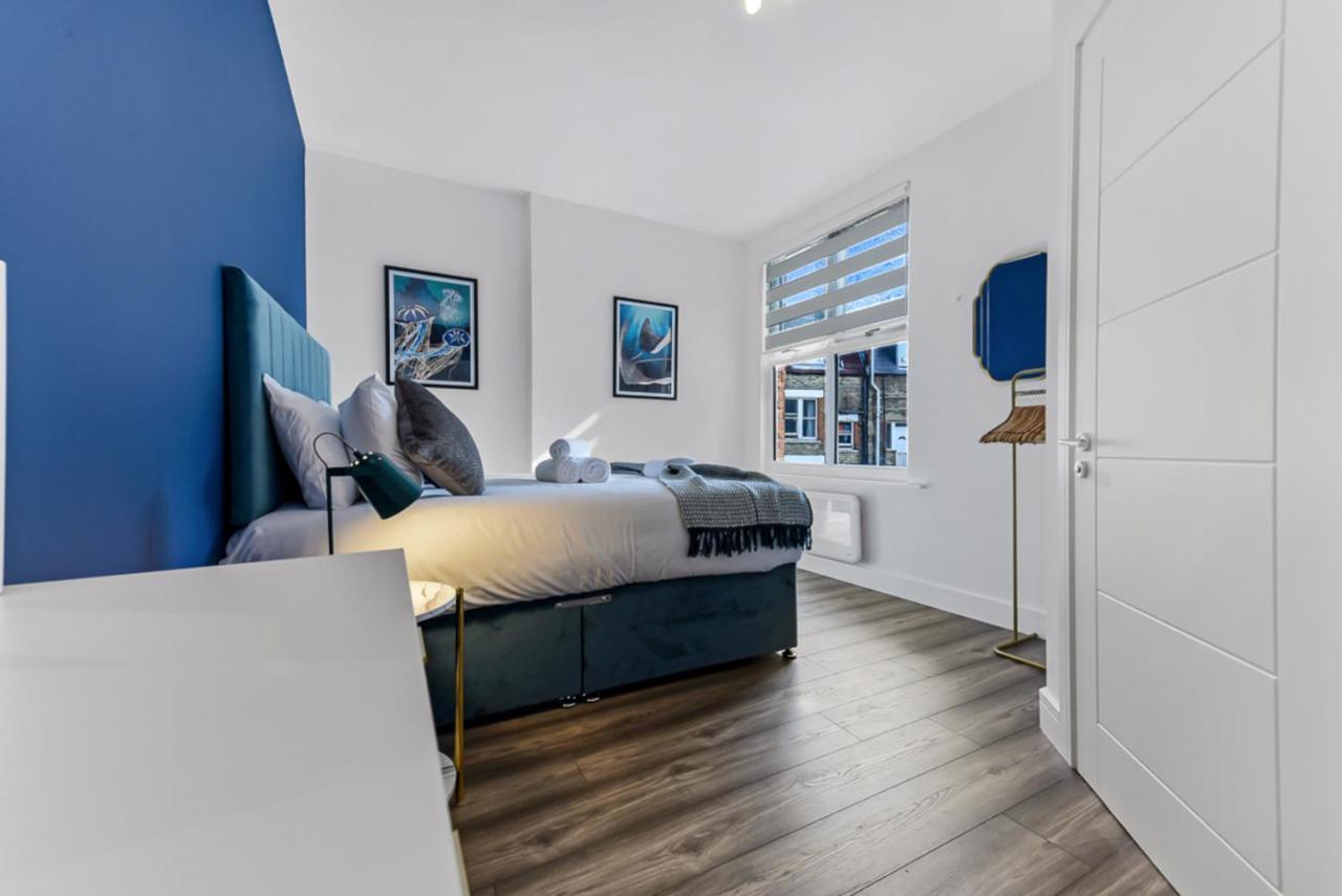 Apartment Lovely Two Bedroom With Ensuite Bathrooms *